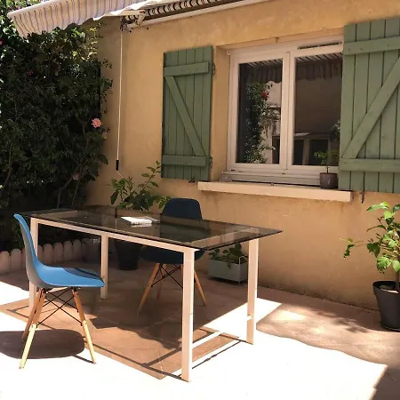 Chambre avec patio en centre ville Nîmes
