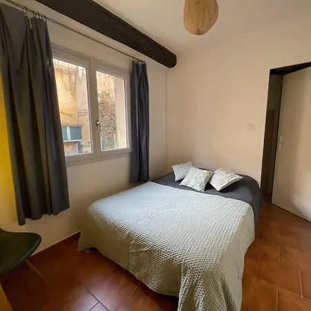 Maison d'hôtes Chambre avec patio en centre ville 3*
