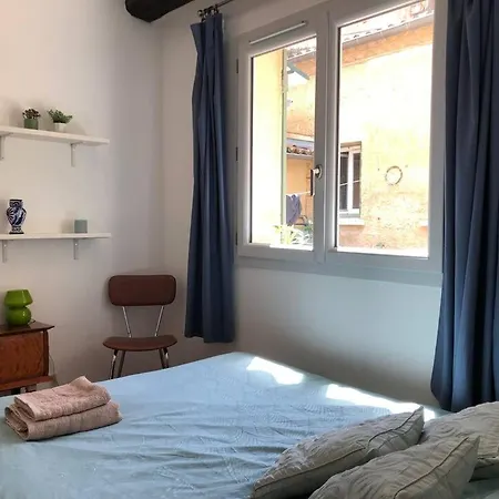 Chambre avec patio en centre ville Nîmes