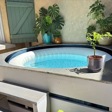 Maison d'hôtes Chambre avec patio en centre ville 3*